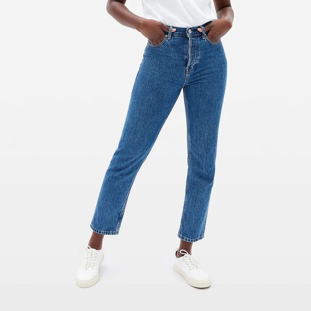 90s Cheeky Straight Jean in Medium Blue